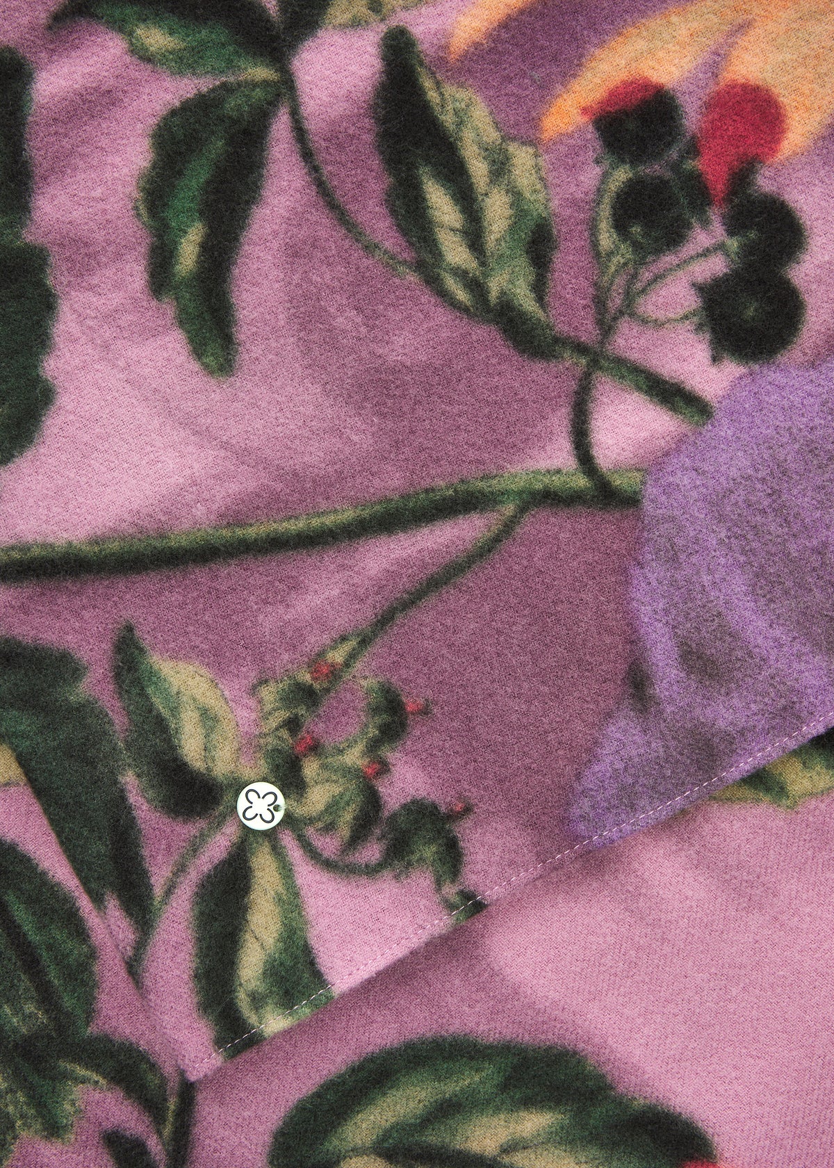 Winterlicher Loop mit Blumen-Muster