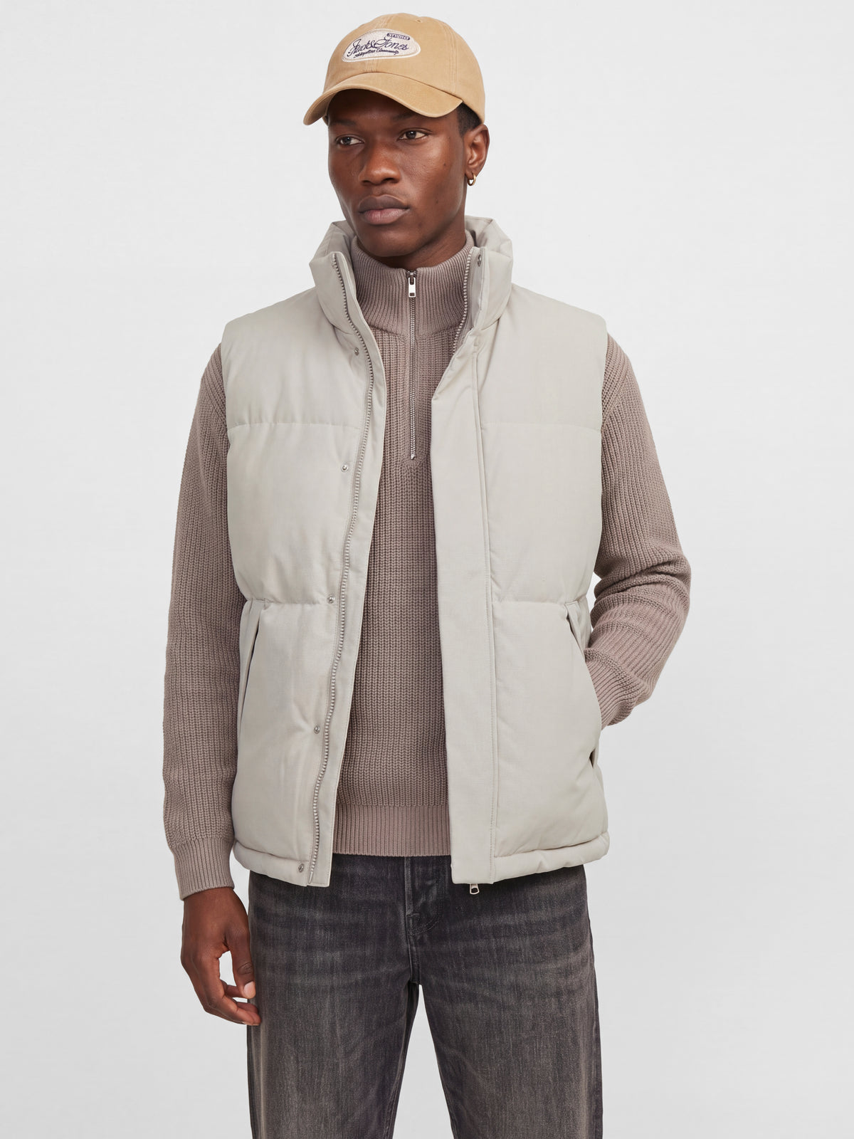 JJESOHO BODYWARMER AW26 SN