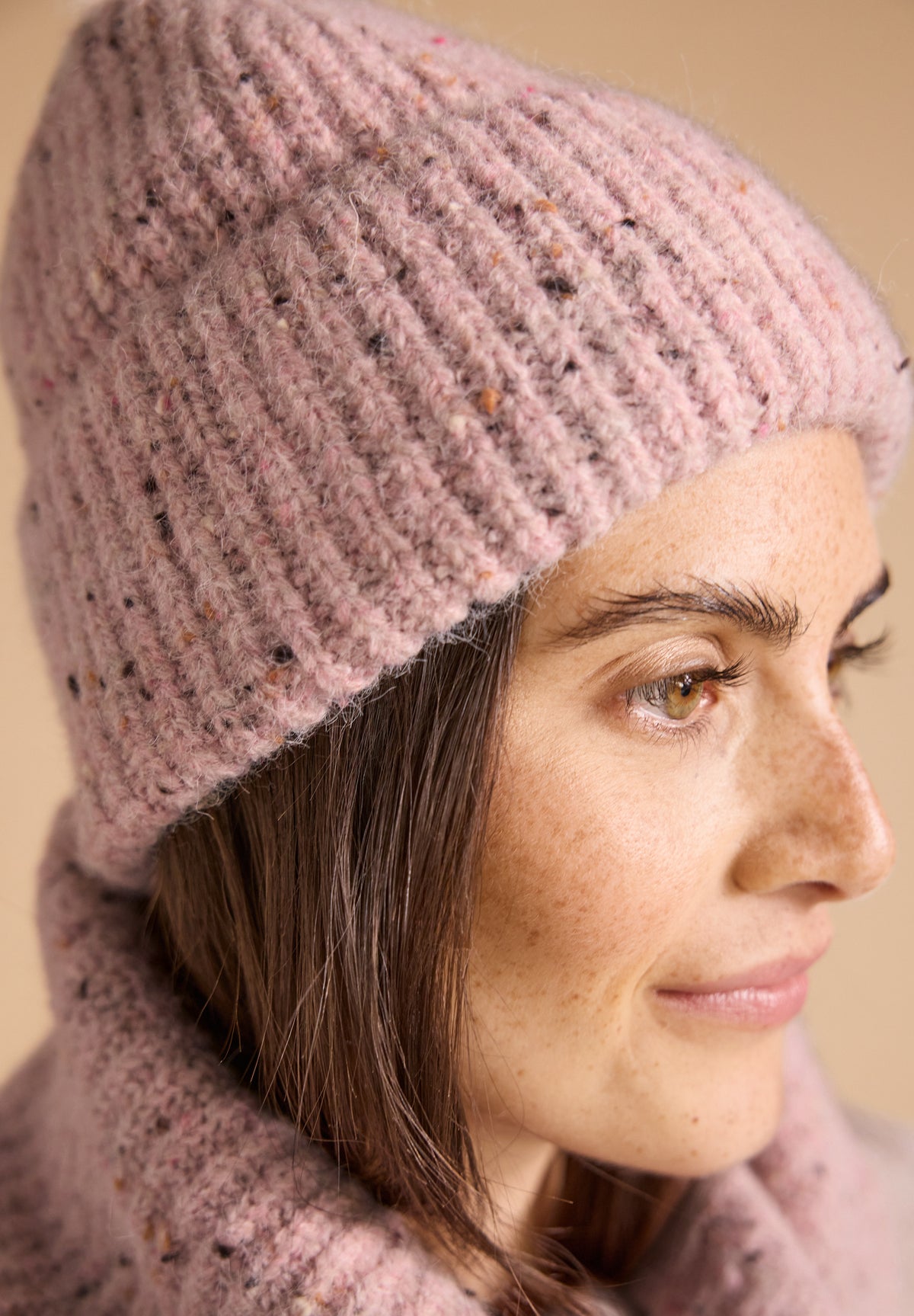 Beanie mit Wollanteil und Melange-Muster