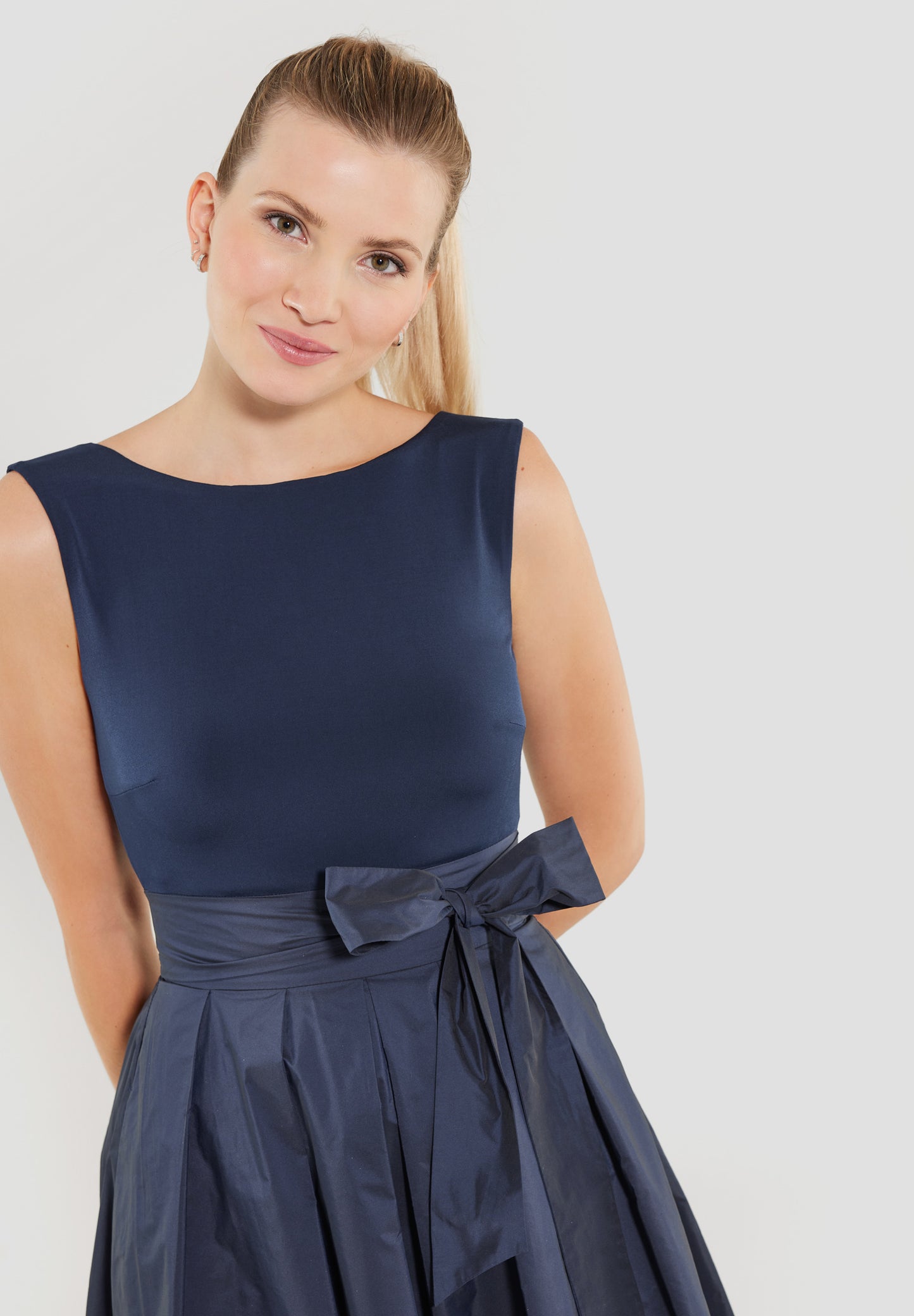 Cocktailkleid aus Microtaft