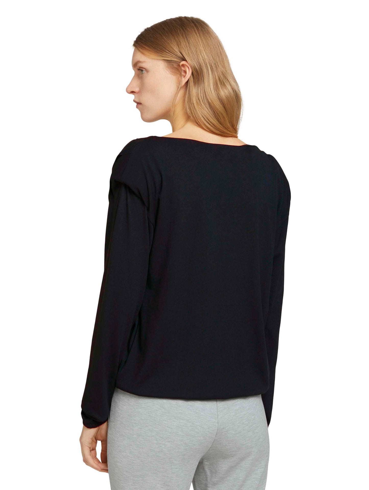 Elastisches Langarmshirt mit Schulterpolstern