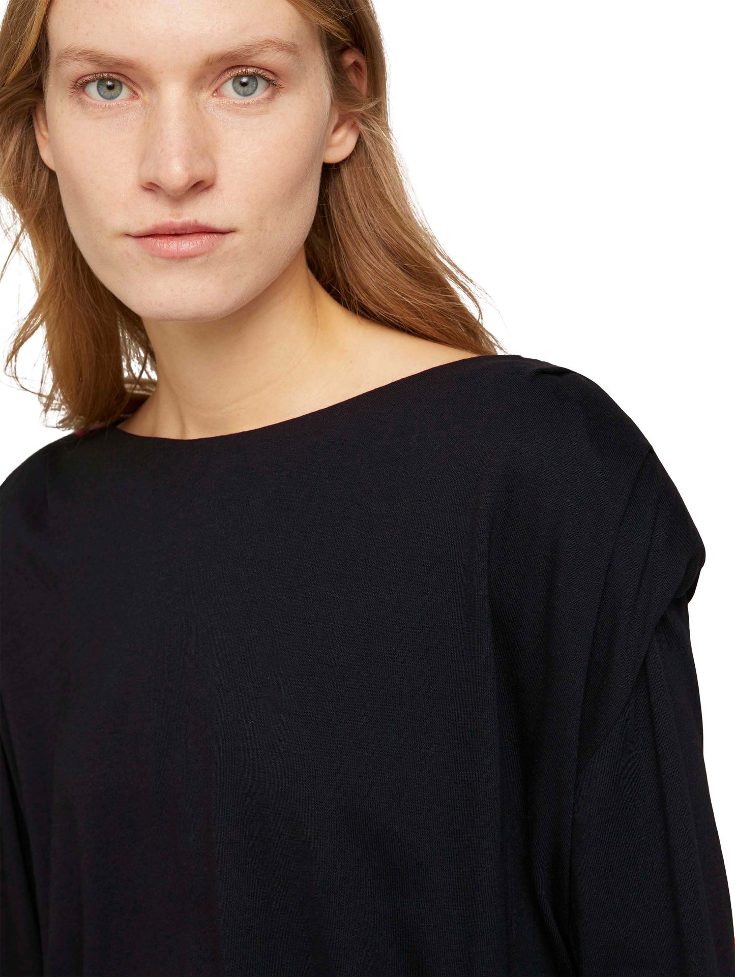 Elastisches Langarmshirt mit Schulterpolstern