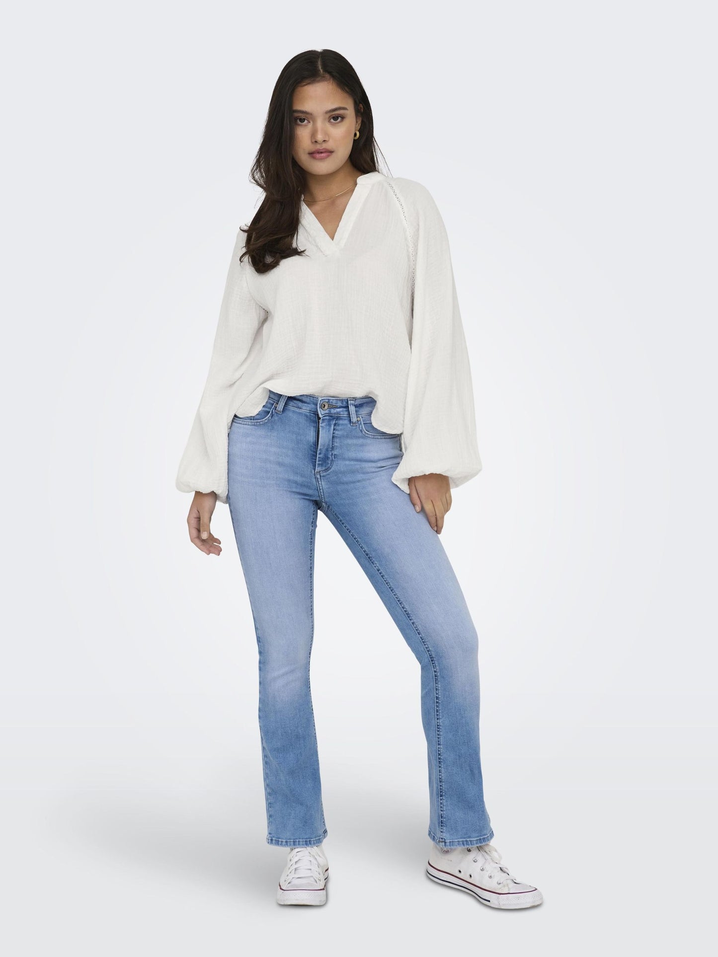 ONLTHYRA LIFE LS V-NECK TOP NOOS WVN