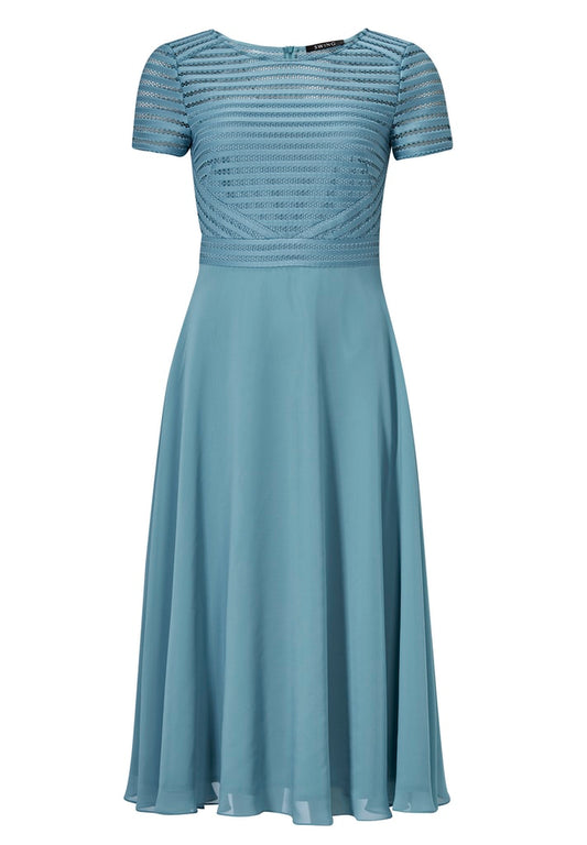 Kleid aus Materialmix