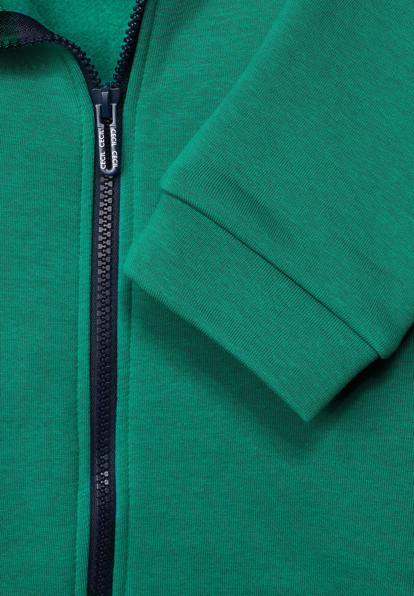 Materialmix Strickjacke