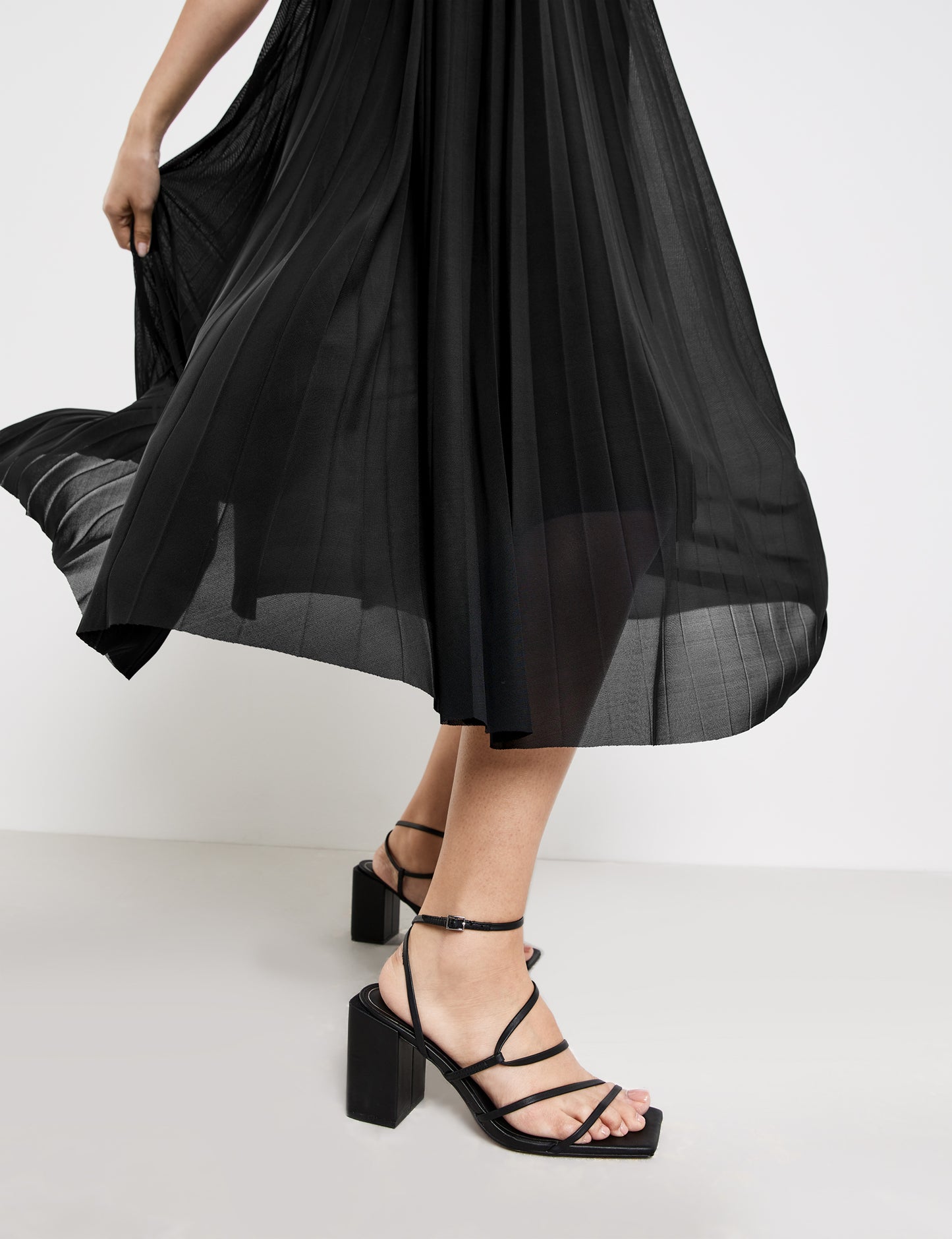 Ärmelloses Plisseekleid